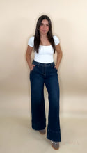 Load image into Gallery viewer, Carlota Stretchy Jeans
