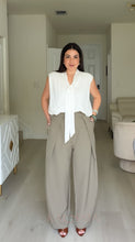 Load image into Gallery viewer, The Most Stylish Pants (2 colors)

