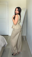 Load image into Gallery viewer, Leslie Two Piece Set - Beige
