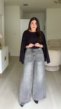 Load image into Gallery viewer, Shiny Denim Pants - Black

