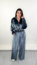 Load image into Gallery viewer, Leslie Velvet Comfy Set
