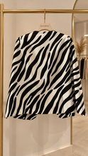 Load image into Gallery viewer, Zebra Print Chic Blazer
