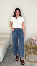Load image into Gallery viewer, Aros Cropped Jeans
