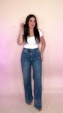 Load image into Gallery viewer, Lory Jeans
