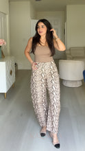 Load image into Gallery viewer, Rachel Printed Pants
