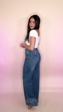 Load image into Gallery viewer, Lory Jeans
