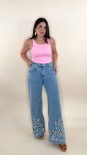 Load image into Gallery viewer, Pearly Flower Detail Pants
