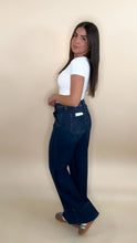 Load image into Gallery viewer, Carlota Stretchy Jeans
