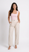 Load image into Gallery viewer, Beautiful Spring Jeans
