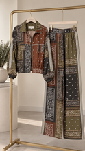 Load image into Gallery viewer, Bandana Print Set - Olive
