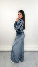 Load image into Gallery viewer, Leslie Velvet Comfy Set
