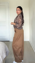 Load image into Gallery viewer, Billie Barrel Pants - Beige
