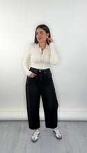 Load image into Gallery viewer, Lisa Barrel Jeans
