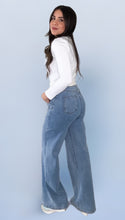 Load image into Gallery viewer, Sascha Improved Jeans
