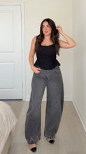 Load image into Gallery viewer, Ciru Barrel Denim Pants
