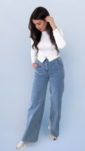 Load image into Gallery viewer, Sascha Improved Jeans

