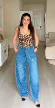 Load image into Gallery viewer, Elania Barrel Jeans

