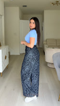 Load image into Gallery viewer, Geni Denim Pant (2 colors)
