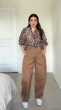 Load image into Gallery viewer, Billie Barrel Pants - Beige
