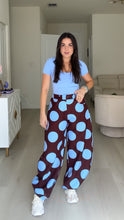Load image into Gallery viewer, Abbie Barrel Pants - Brown
