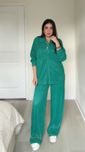 Load image into Gallery viewer, Lazy Two Piece Set - Green
