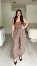 Load image into Gallery viewer, Lita Balloon Pants - Brown

