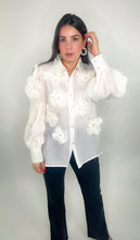 Load image into Gallery viewer, Flowers Details Blouse
