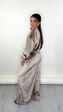 Load image into Gallery viewer, Leslie Velvet Comfy Set
