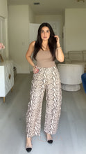 Load image into Gallery viewer, Rachel Printed Pants
