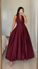 Load image into Gallery viewer, Stunning Midi Dress
