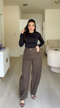 Load image into Gallery viewer, Jessie Barrel Pants

