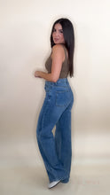 Load image into Gallery viewer, Lirio Asymmetrical Waist Jeans
