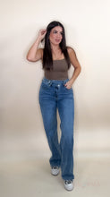 Load image into Gallery viewer, Lirio Asymmetrical Waist Jeans
